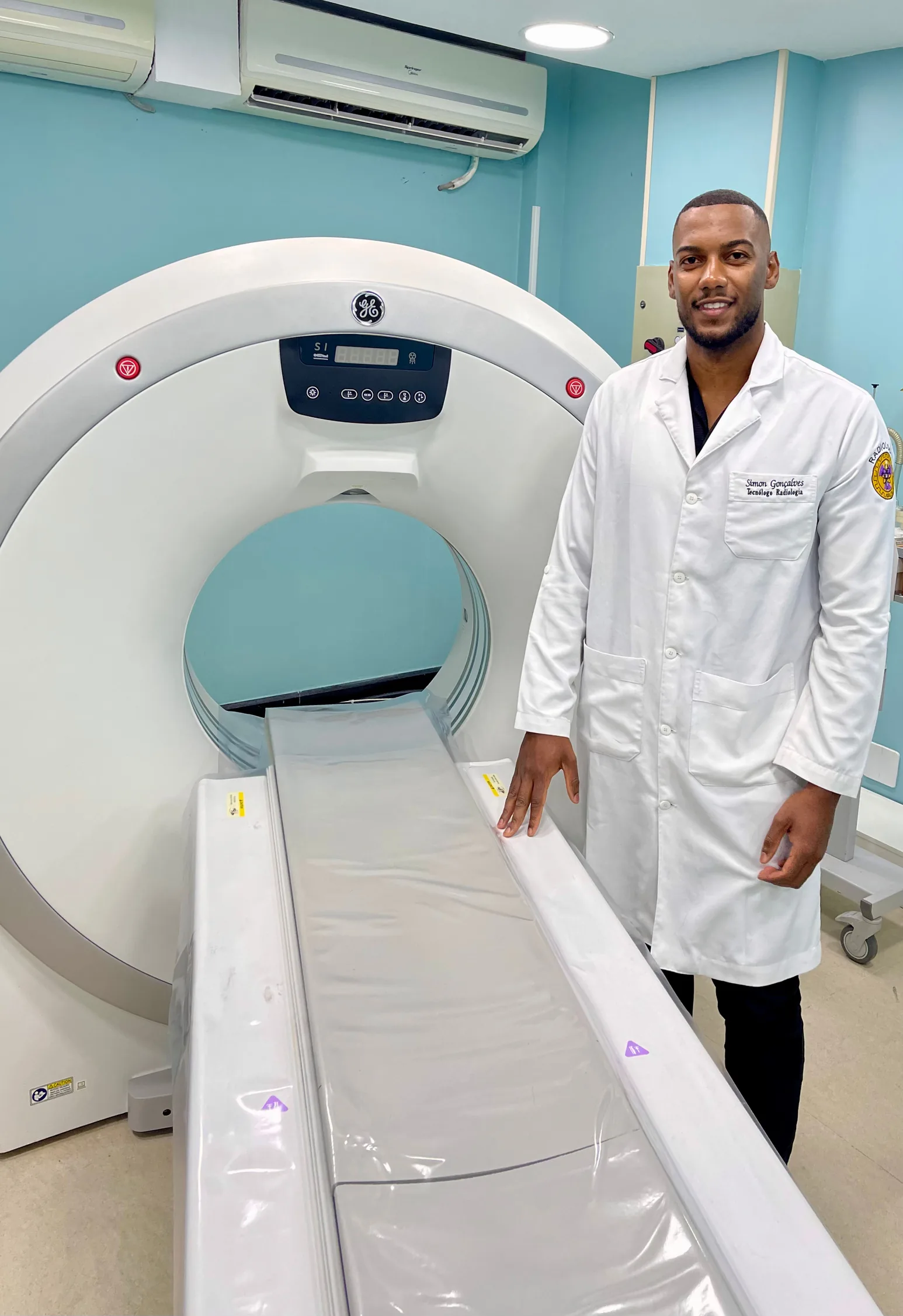 Paulo Simon acompanhando serviço de Tomografia Veterinária